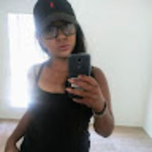 Meet your Posher, Roxana